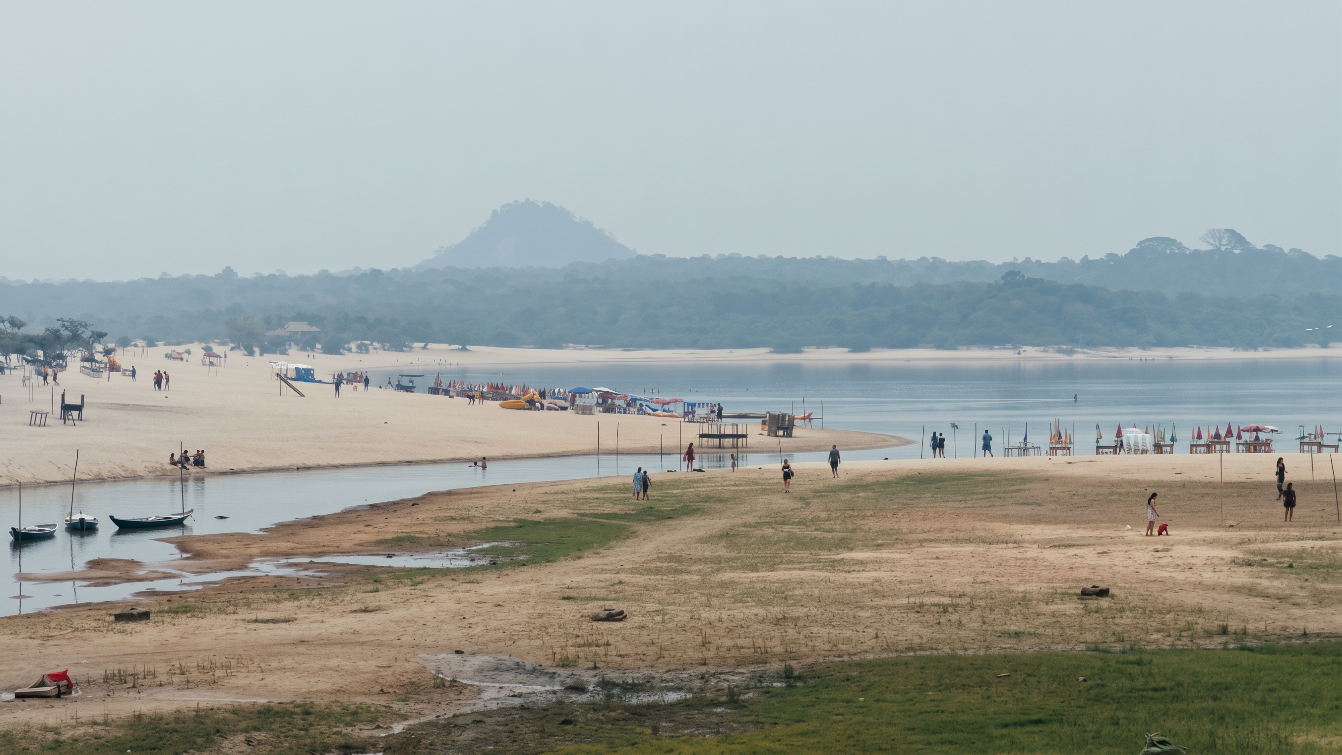 Fumaça sobre a região de Alter do Chão em registro divulgado em 19 de outubro. Não é imagem desta terça-feira (27).